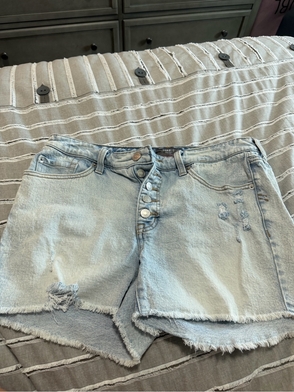 Torrid Denim Button-Front Distressed Women’s Shorts - Light Blue